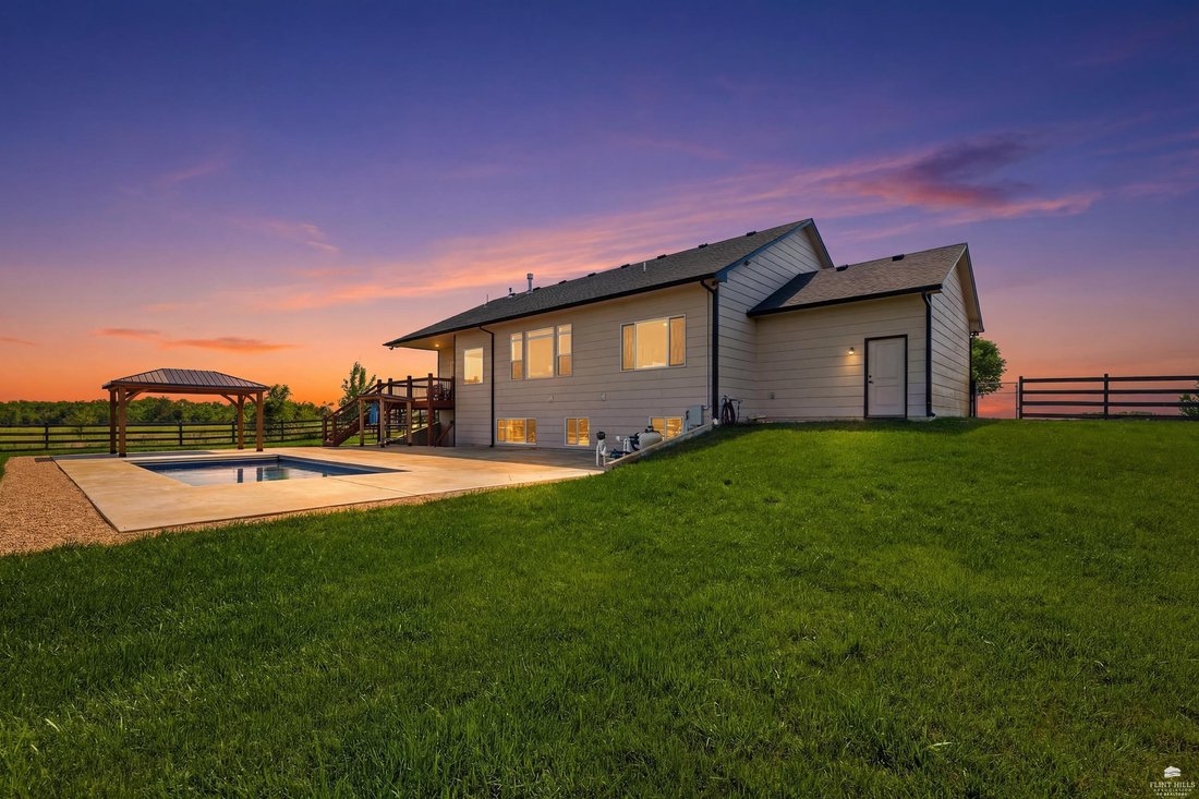 House in Halstead, Kansas, United States 3 - 18098585