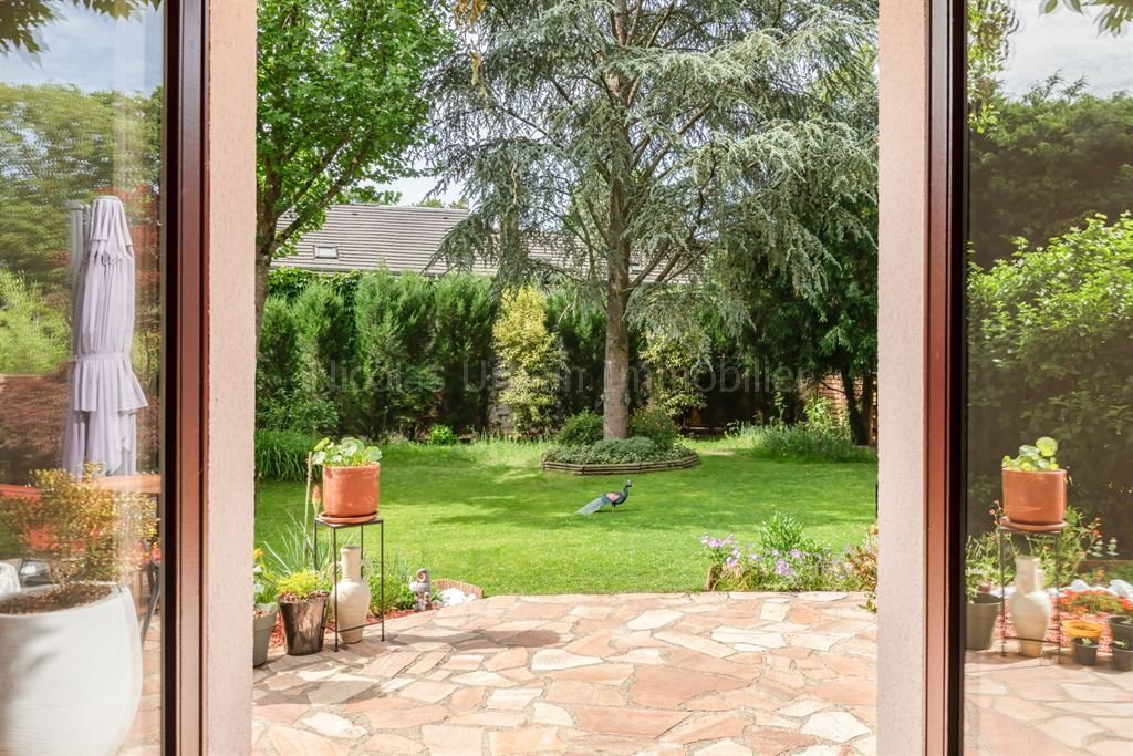 House in Le Mesnil-Saint-Denis, Ile-de-France, France 3 - 18106566