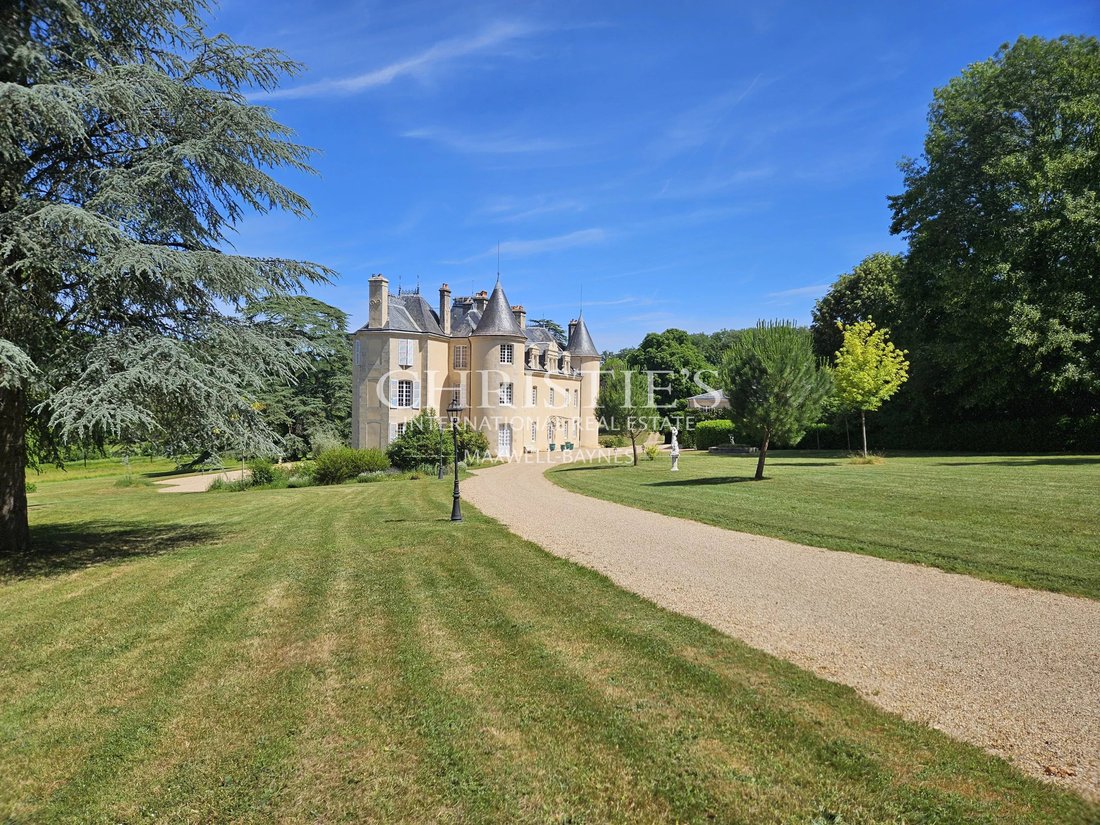 Estate in Poitiers, Nouvelle-Aquitaine, France 3 - 17541474