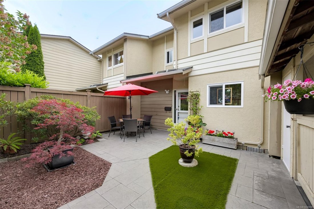 House in Saanich, British Columbia, Canada 1 - 18103300