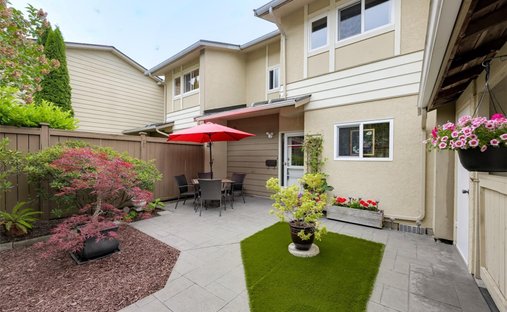 Townhouse in Saanich, British Columbia, Canada 1