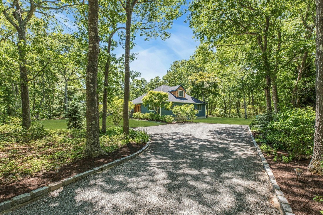 Hampton Bays, New York, United States 5 - 15877829
