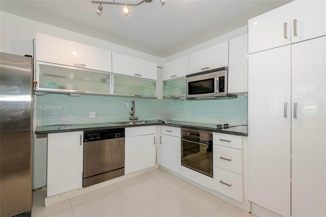 Condo in Miami Beach, Florida, United States 5 - 18096056
