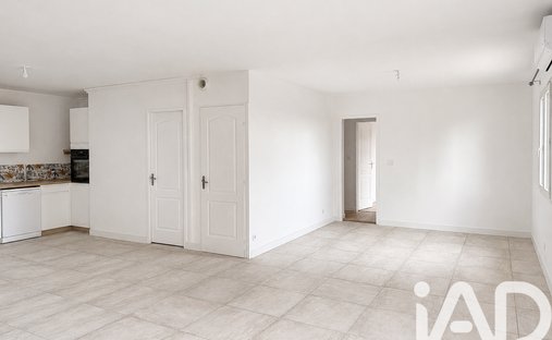 Apartment in Basses-Barolles, Saint-Genis-Laval, France 1