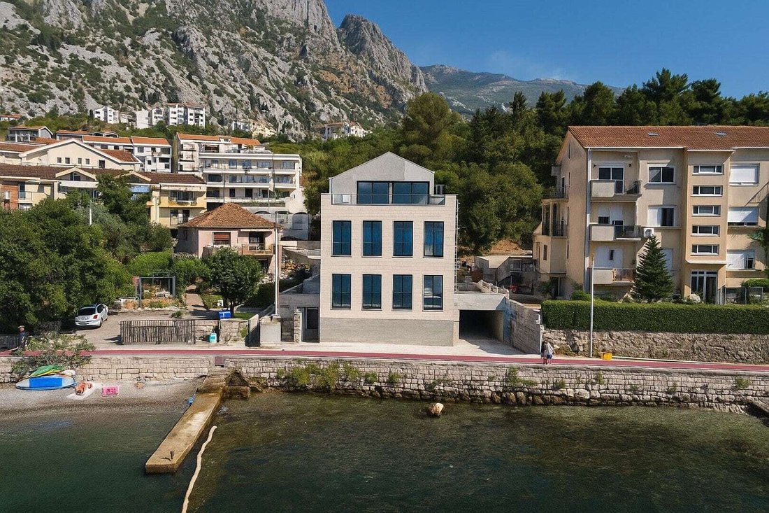 Apartment in Dobrota, Kotor Municipality, Montenegro 2 - 17280872