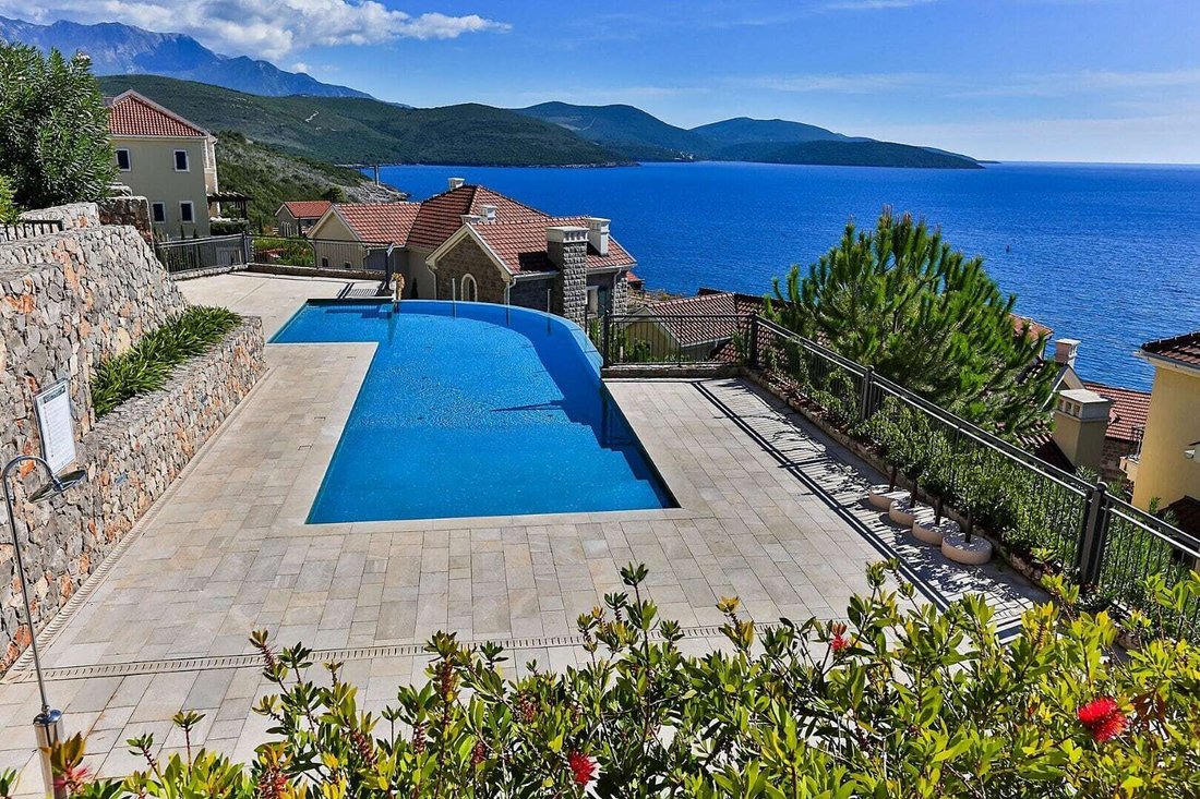 Apartment in Milovići, Tivat Municipality, Montenegro 2 - 16504095