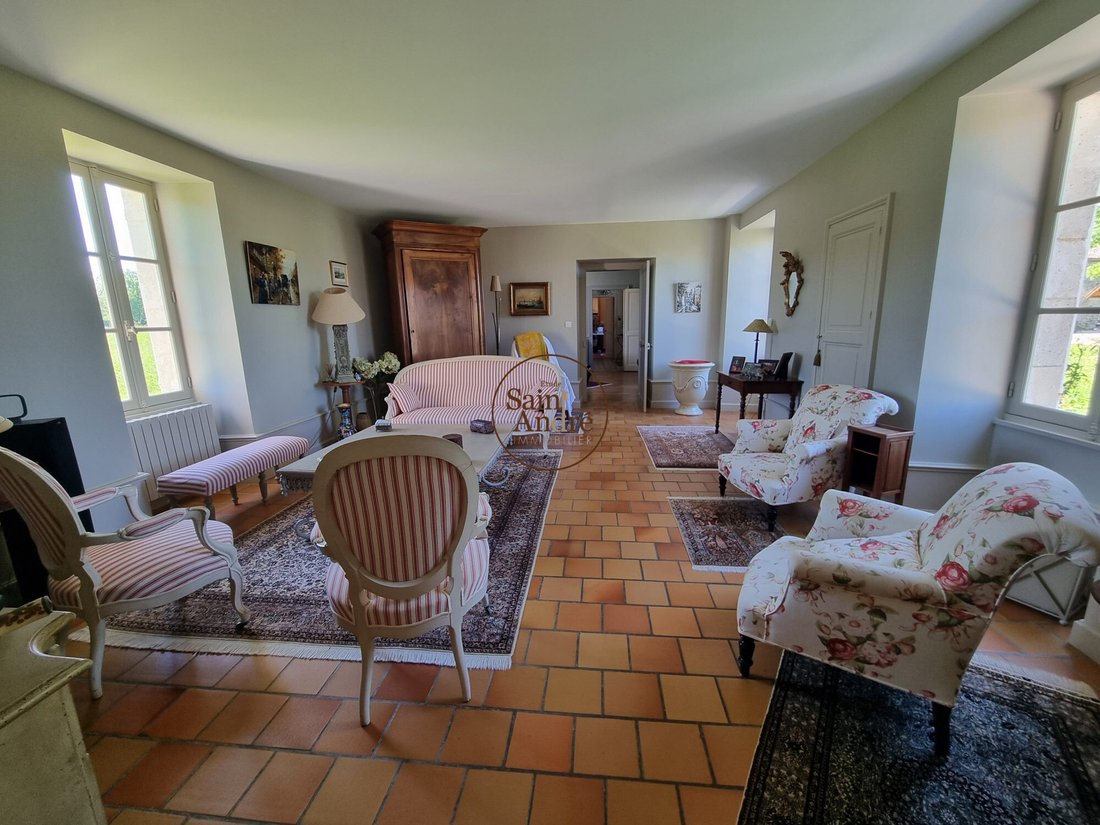 House in L'Isle-d'Espagnac, Nouvelle-Aquitaine, France 3 - 17868671