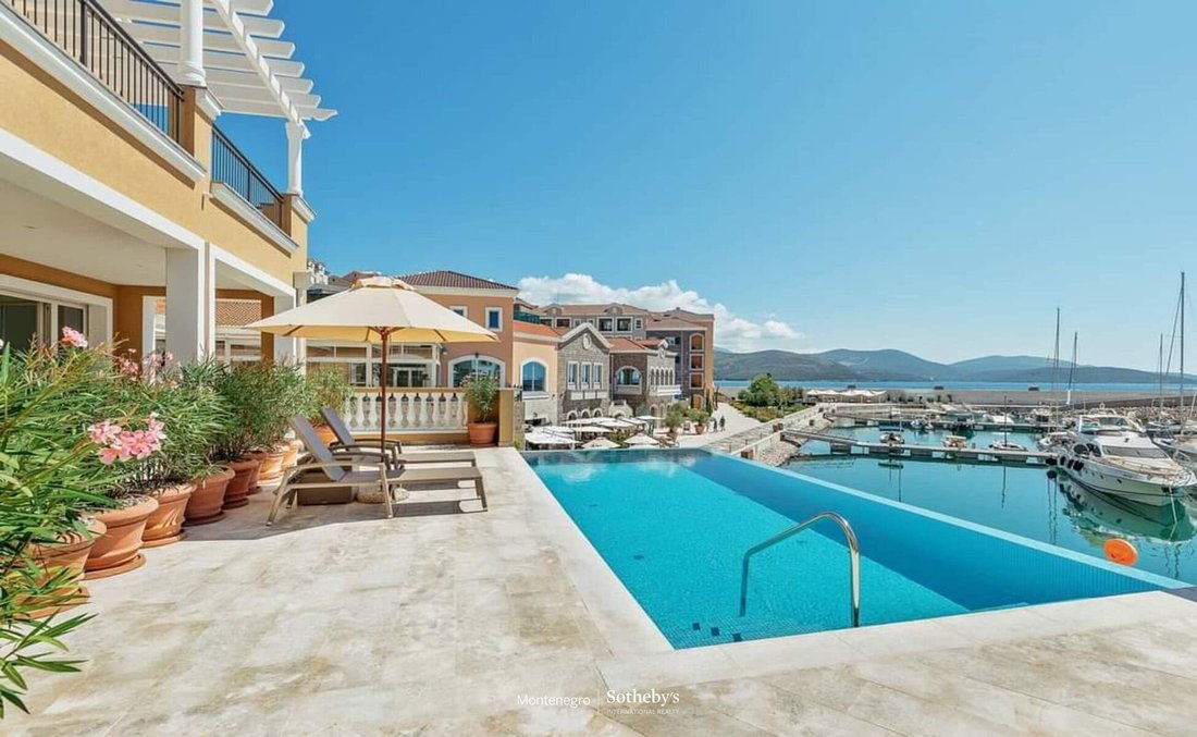 Apartment in Milovići, Tivat Municipality, Montenegro 2 - 17780004