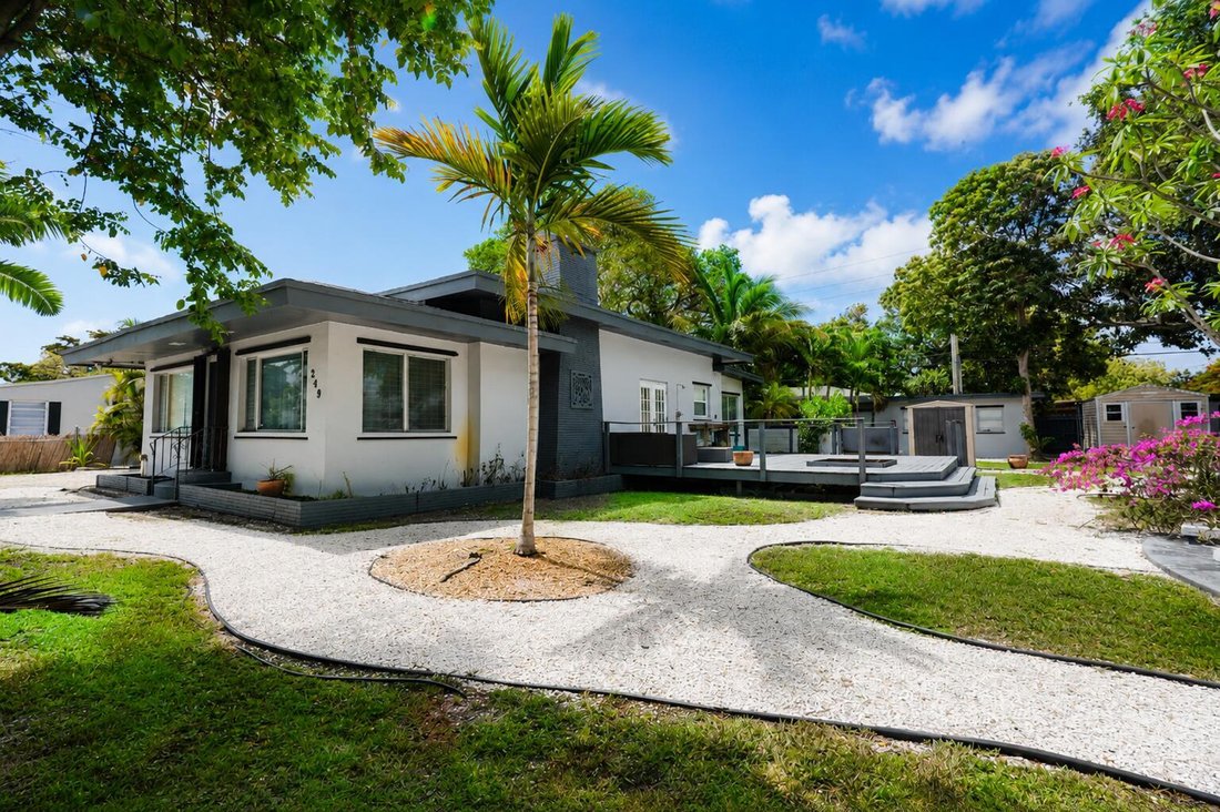 Dania Beach, Florida, United States 1 - 18106299