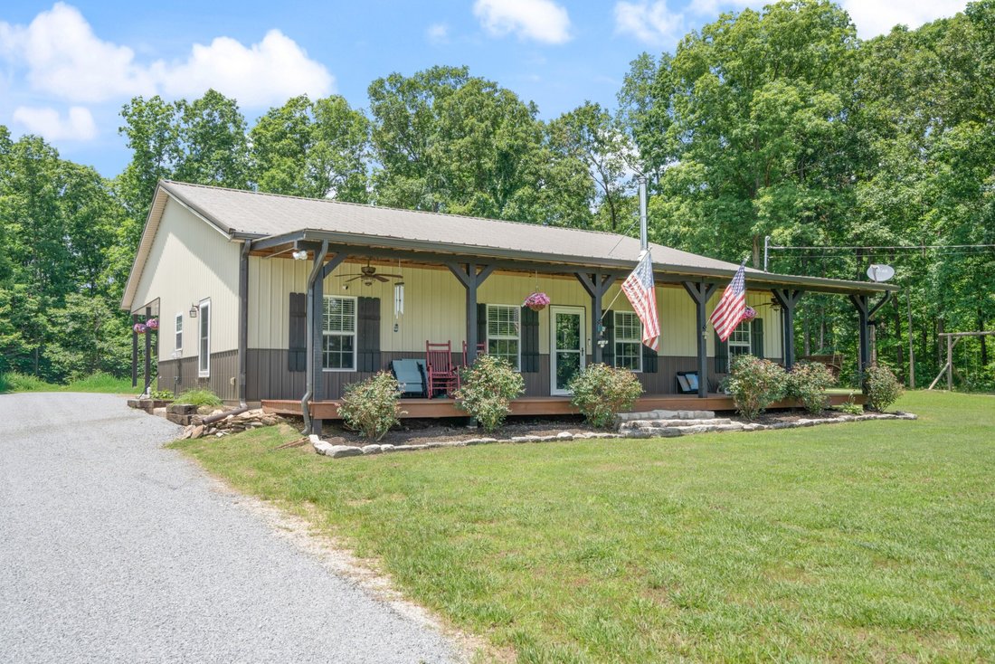 House in McEwen, Tennessee, United States 1 - 18102662