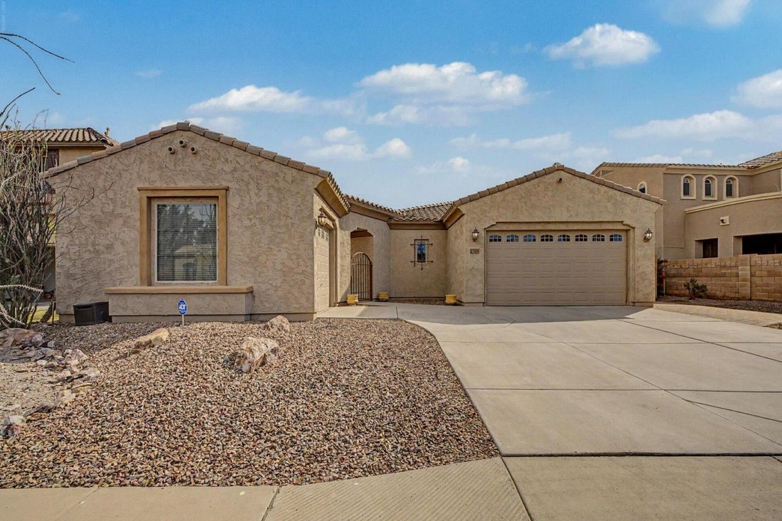 Chandler, Arizona, United States 5 - 18090794