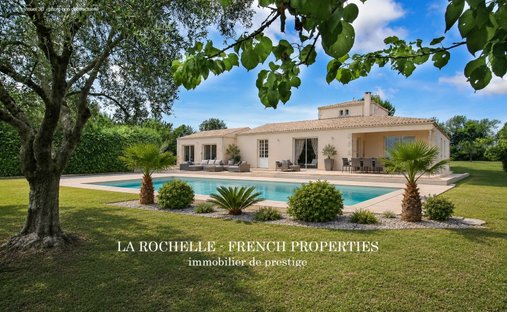 House in Saint-Medard-d'Aunis, Nouvelle-Aquitaine, France 1