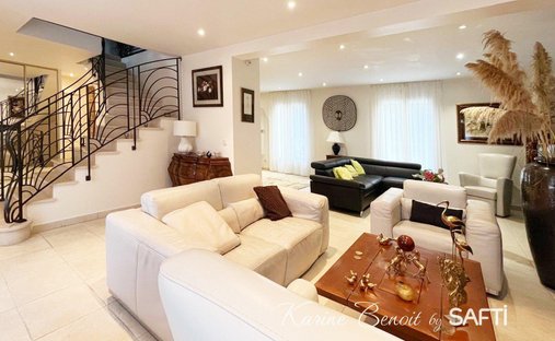 House in Le Coudray-Montceaux, Ile-de-France, France 1