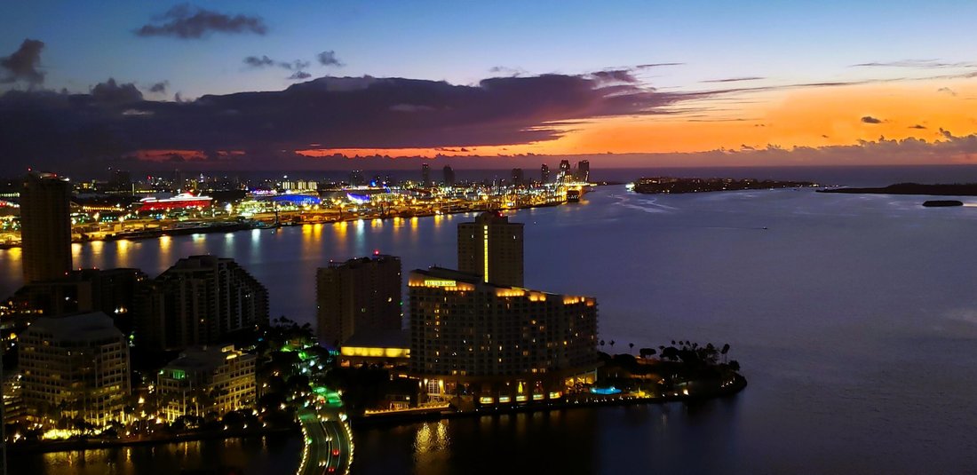 Condo in Miami, Florida, United States 4 - 18091757