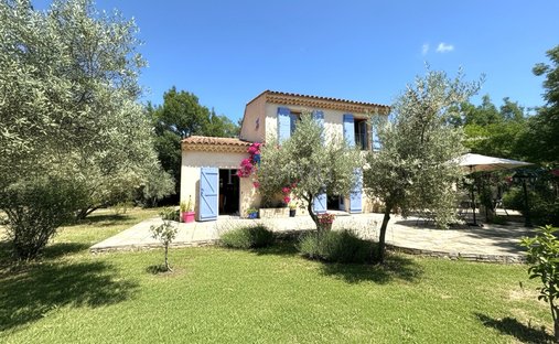 Villa in Châteaudouble, Provence-Alpes-Côte d'Azur, France 1