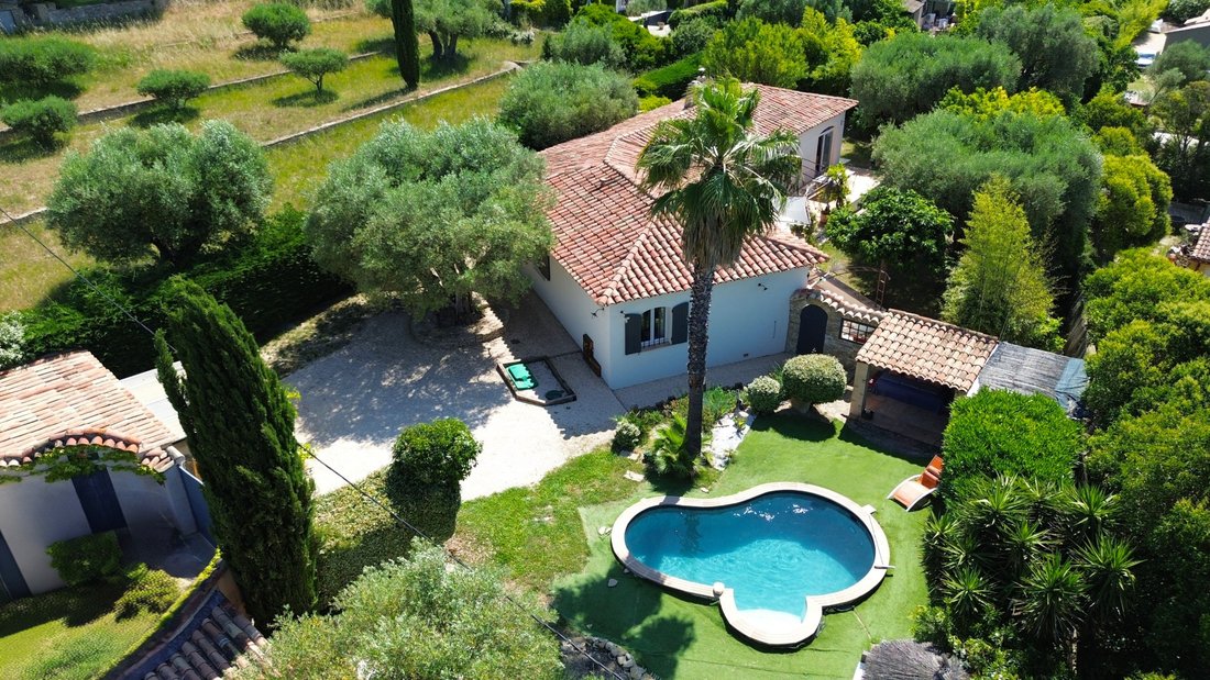 House in Les Freres-Les Cancades-Les Ginestes, Le Beausset, France 2 - 18092787