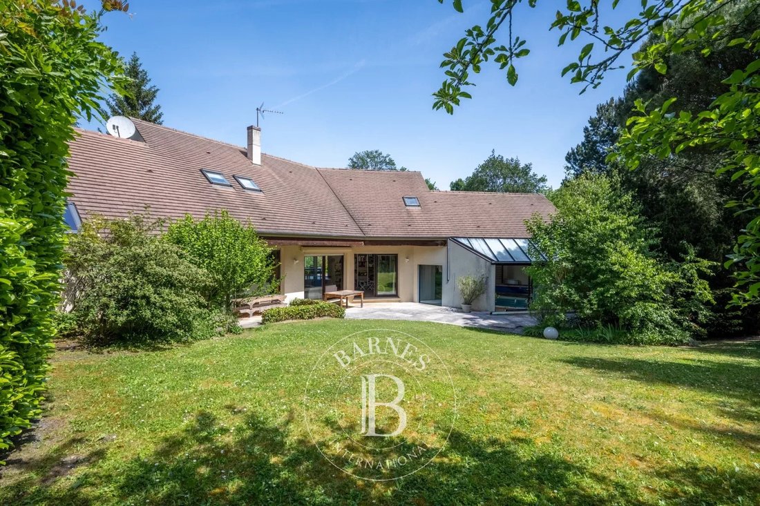 House in Montfort-l'Amaury, Ile-de-France, France 3 - 18093514