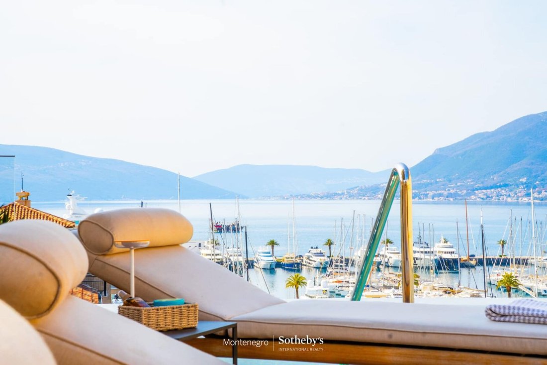 Apartment in Tivat, Tivat Municipality, Montenegro 1 - 17814473