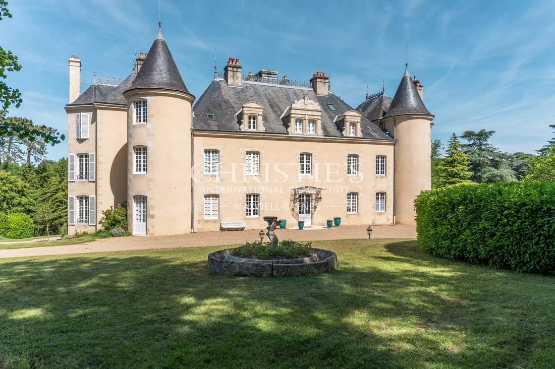 Estate in Poitiers, Nouvelle-Aquitaine, France 4 - 17541474