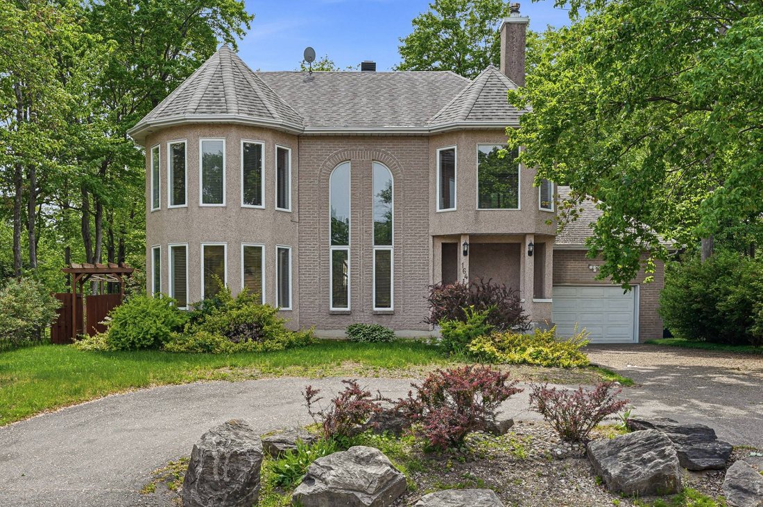 House in Lorraine, Quebec, Canada 1 - 18103324