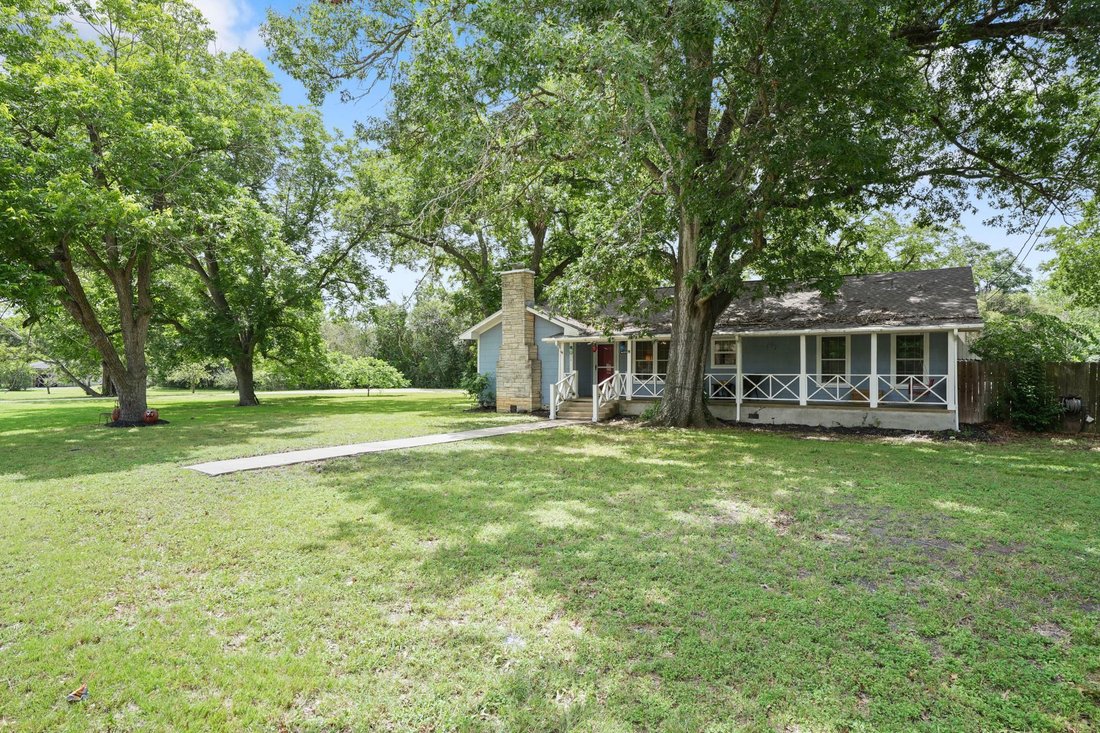House in Lockhart, Texas, United States 5 - 18104866