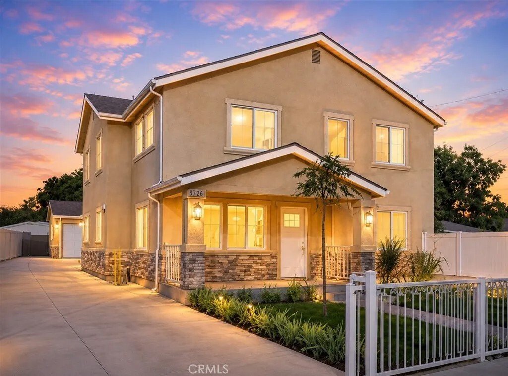 Compton, California, United States 1 - 17099211