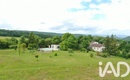 House in La Roche-sur-Grane, Auvergne-Rhône-Alpes, France 1