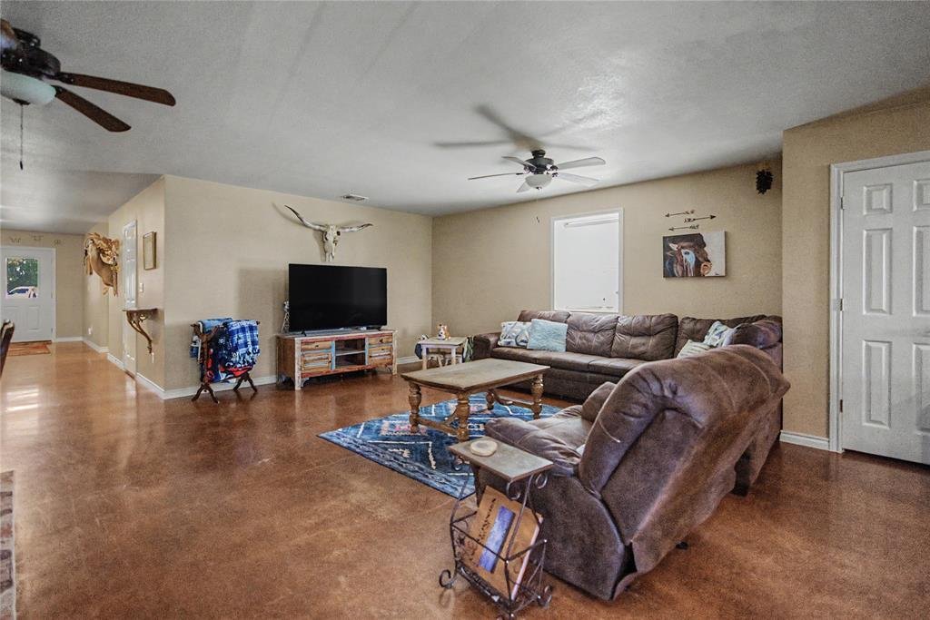 House in Weatherford, Texas, United States 5 - 18093004