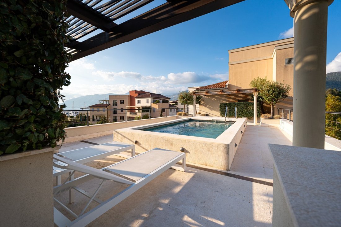 Apartment in Tivat, Tivat Municipality, Montenegro 1 - 16504078