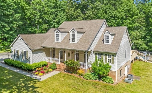 House in Moravian Falls, North Carolina, United States 1