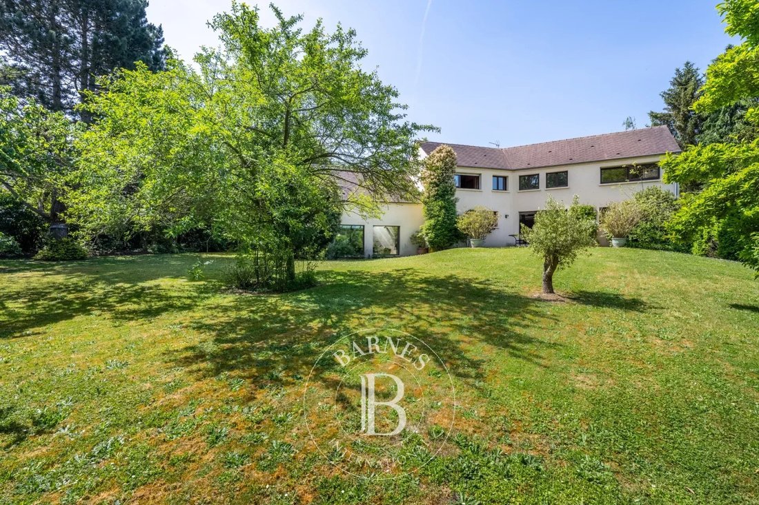 House in Montfort-l'Amaury, Ile-de-France, France 1 - 18093514