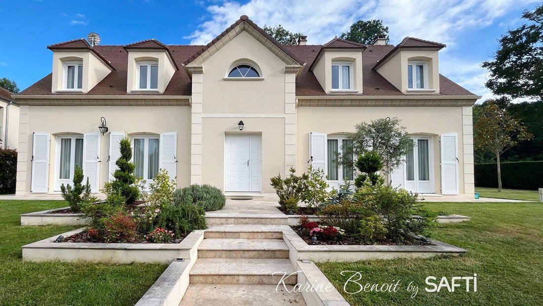 House in Le Coudray-Montceaux, Ile-de-France, France 1 - 18100288