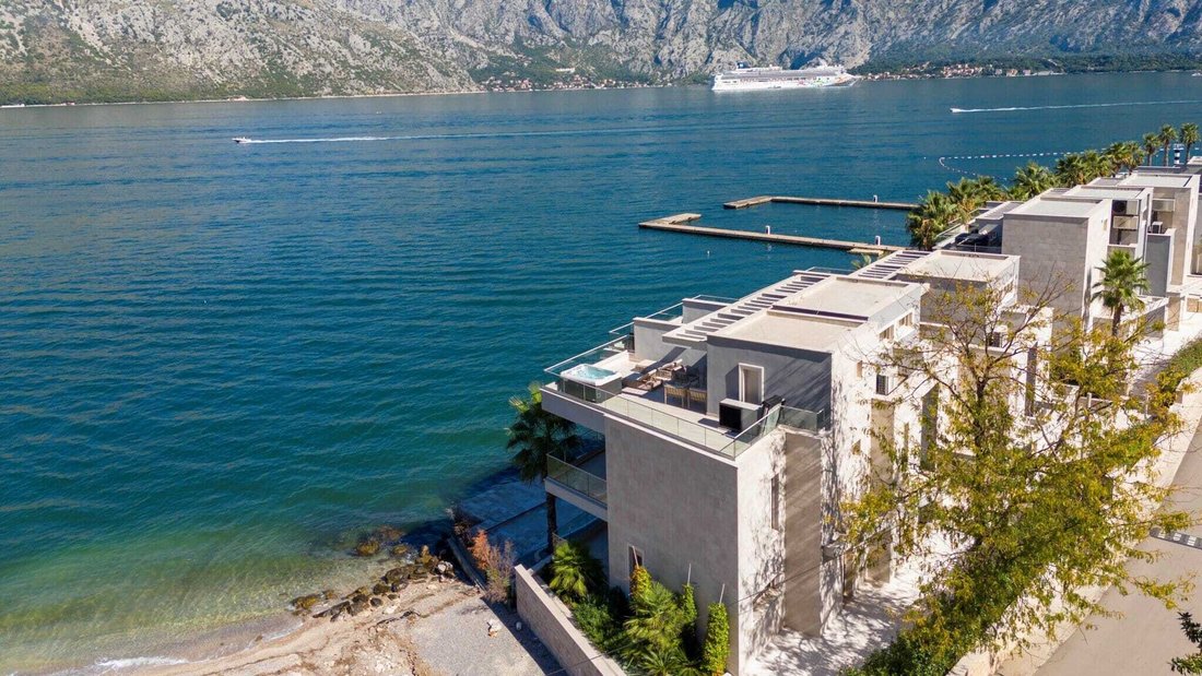 Villa in Donji Stoliv, Kotor Municipality, Montenegro 1 - 16503827