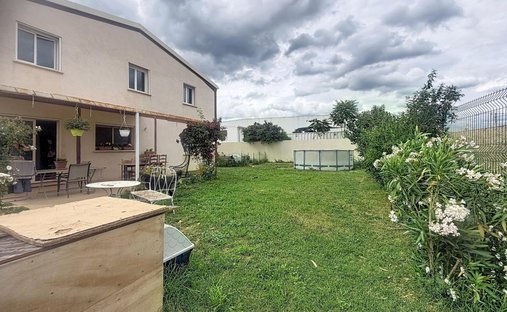 House in Villeneuve, Provence-Alpes-Côte d'Azur, France 1