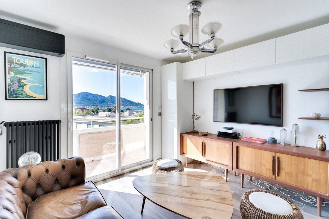 Apartment in Vieille Chapelle, 8e Arrondissement, Marseille 2 - 18103462