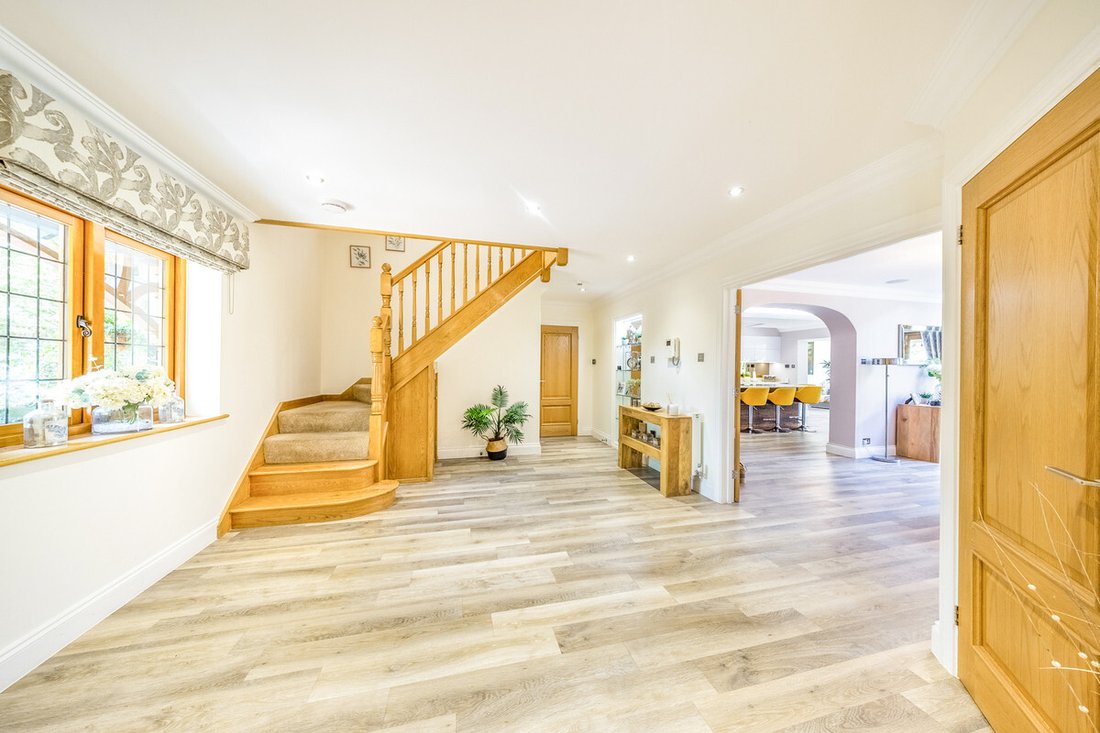 House in Wokingham, England 5 - 18096580