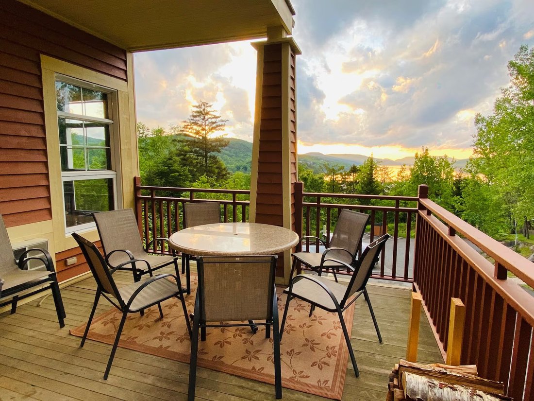 Condo in Mont-Tremblant, Quebec, Canada 1 - 18103344