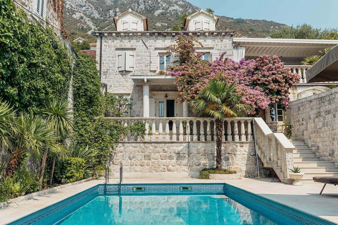 Villa in Perast, Kotor Municipality, Montenegro 1 - 16929579