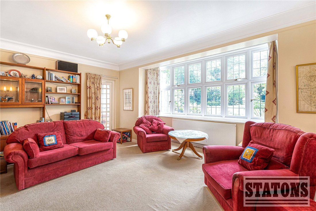 House in Barnet, England 4 - 18102503