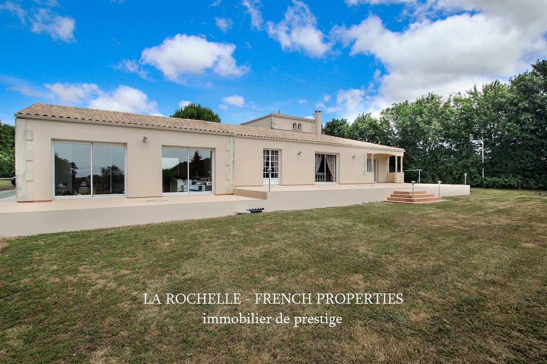 House in Saint-Medard-d'Aunis, Nouvelle-Aquitaine, France 4 - 18092725
