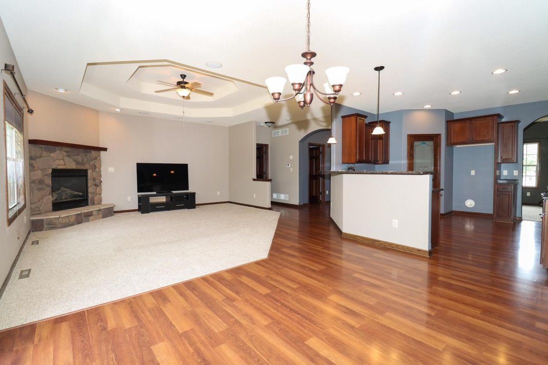 House in Pewaukee, Wisconsin, United States 3 - 18094768