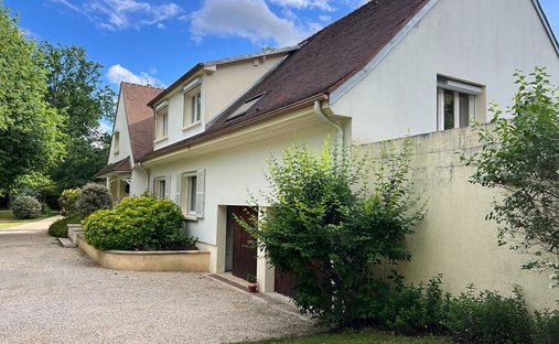 House in Ouest, Lamorlaye, France 1
