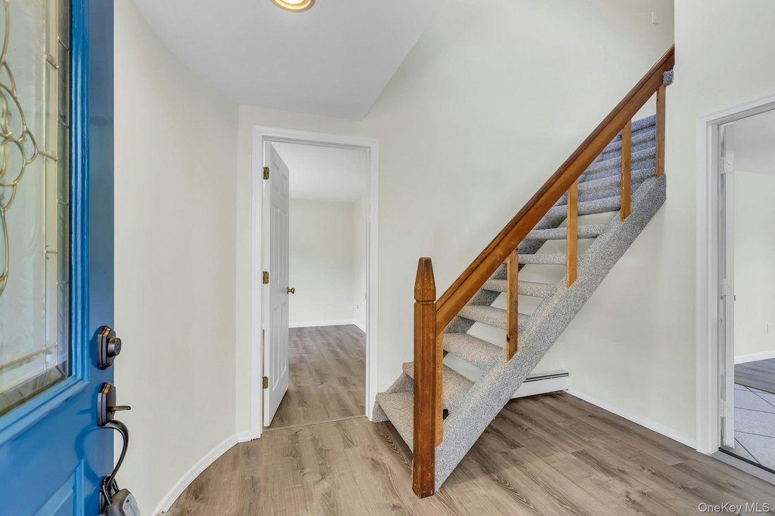 House in Lake Ronkonkoma, New York, United States 4 - 18092874
