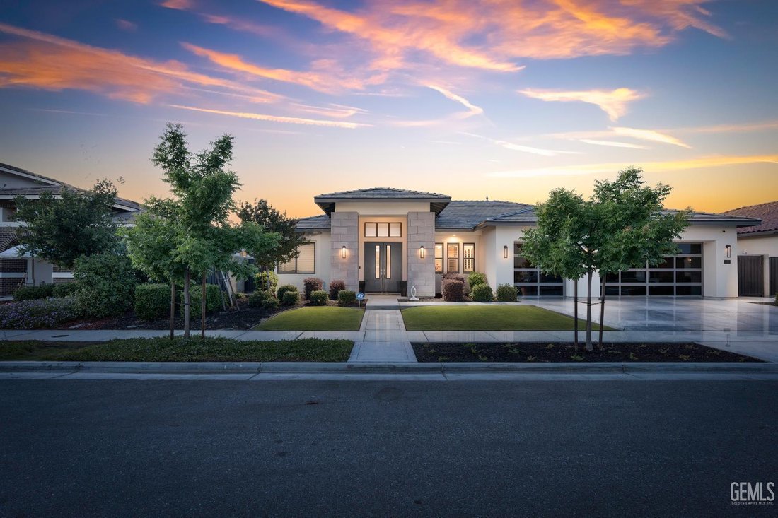 House in Bakersfield, California, United States 1 - 18092377