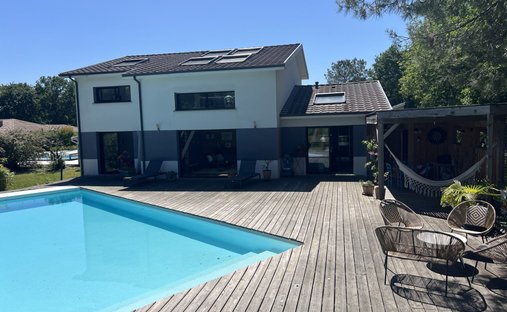 House in Centre Ville, Blanquefort, France 1
