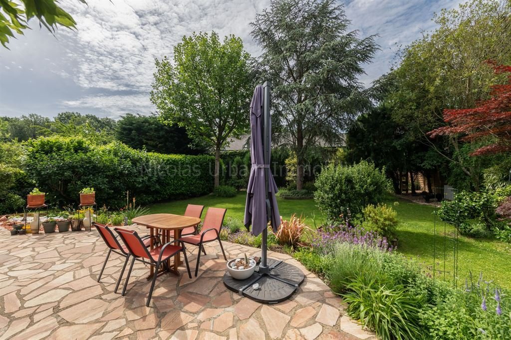 House in Le Mesnil-Saint-Denis, Ile-de-France, France 1 - 18106566