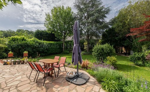 House in Le Mesnil-Saint-Denis, Ile-de-France, France 1