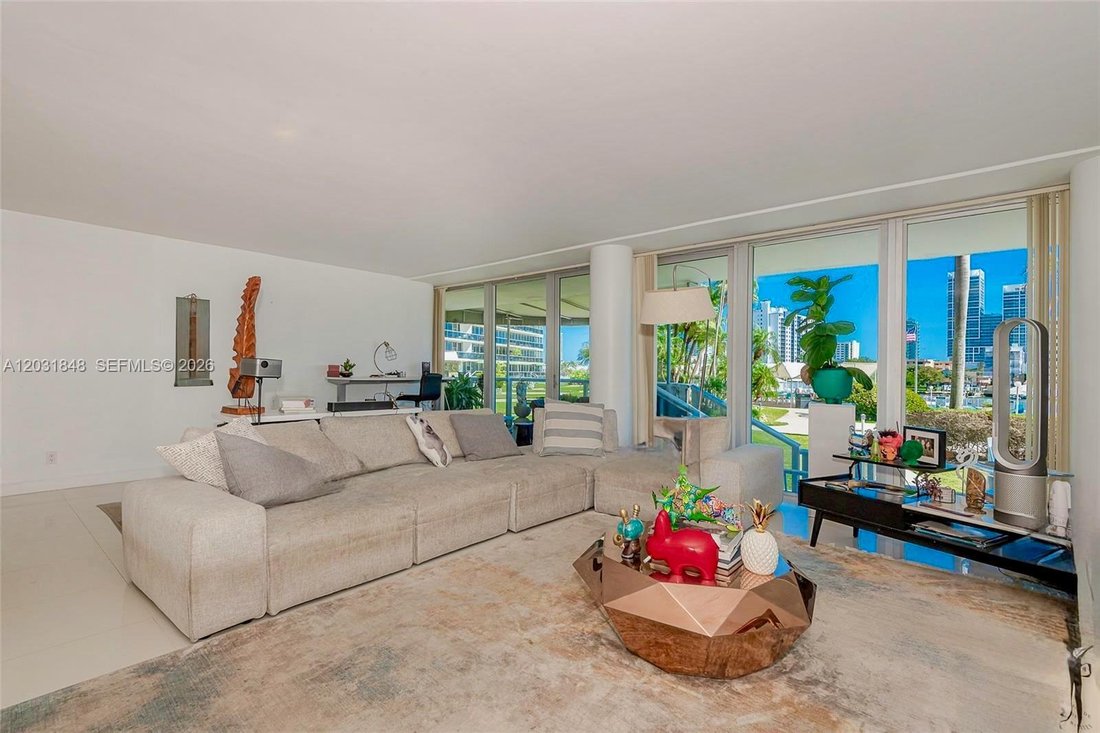 Condo in Miami Beach, Florida, United States 2 - 18096056