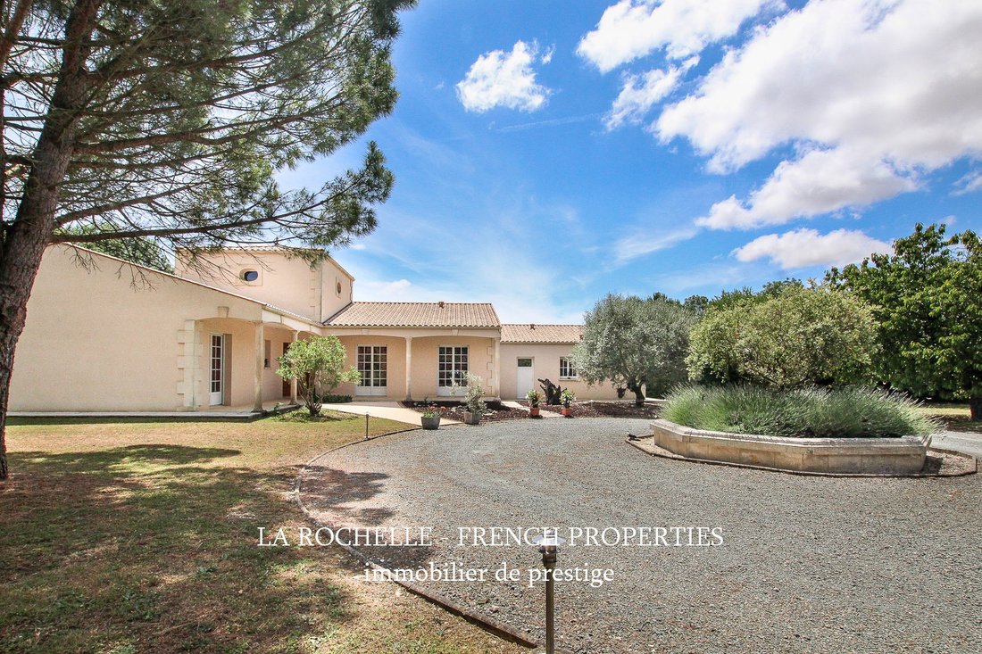 House in Saint-Medard-d'Aunis, Nouvelle-Aquitaine, France 5 - 18092725