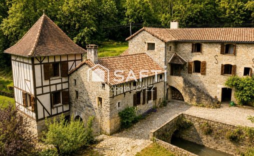 House in Caylus, Occitania, France 1